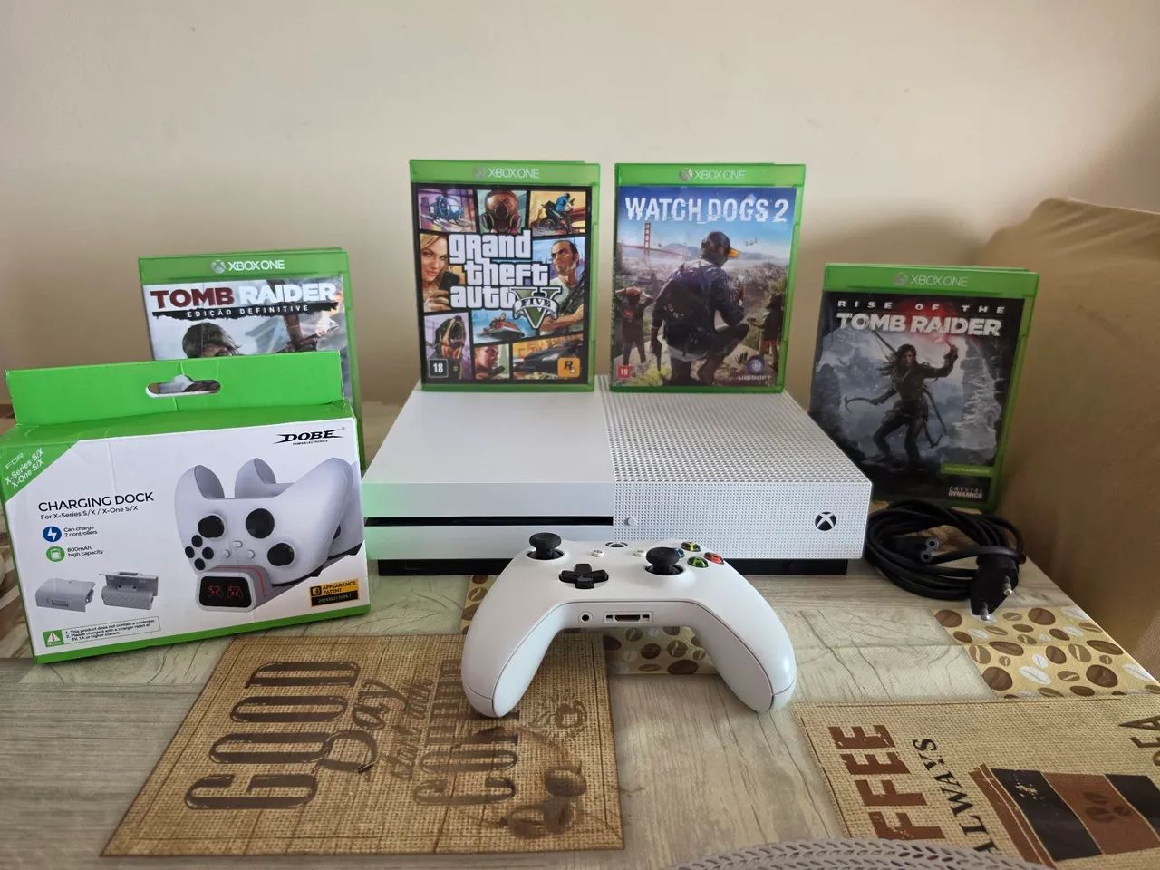 XBOX ONE S 1TB+ 4 JOGOS