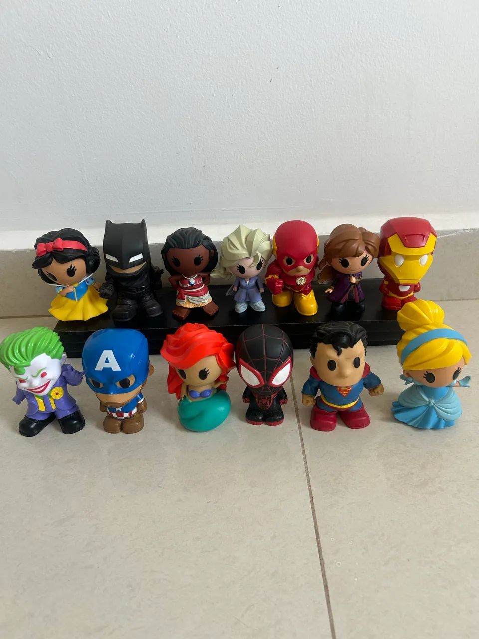 13 Funko Pop 