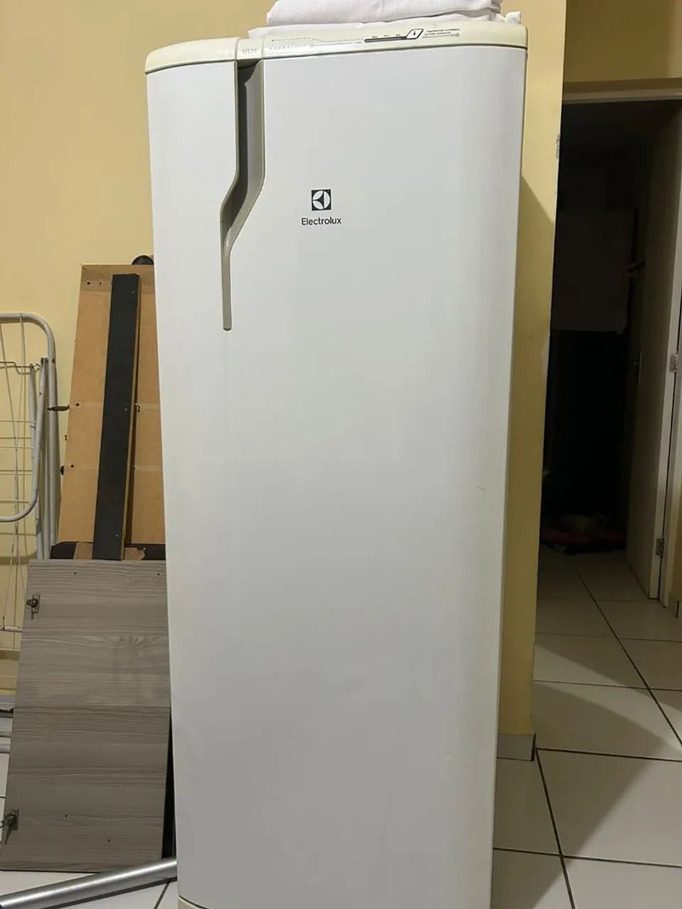 Geladeira Electrolux  semi nova  - Foto 2