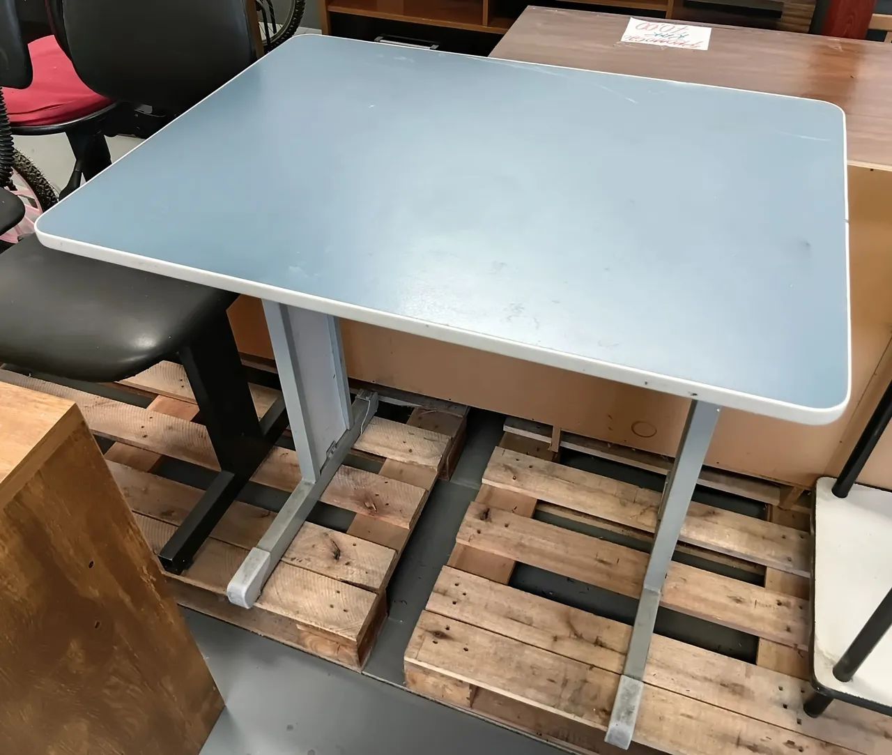 Mesa de computador. Usado.
