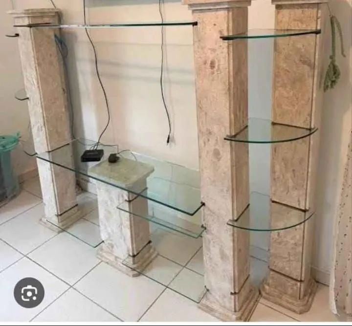 Estante de mármore e vidro 