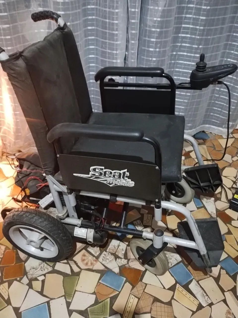 Cadeira de rodas motorizada 