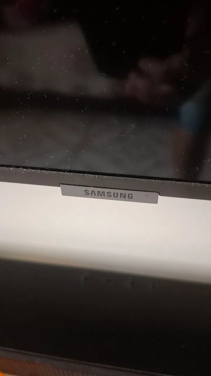 Smart TV Samsung 55 polegadas modelo AU7700 com tela quebrada  - Foto 2