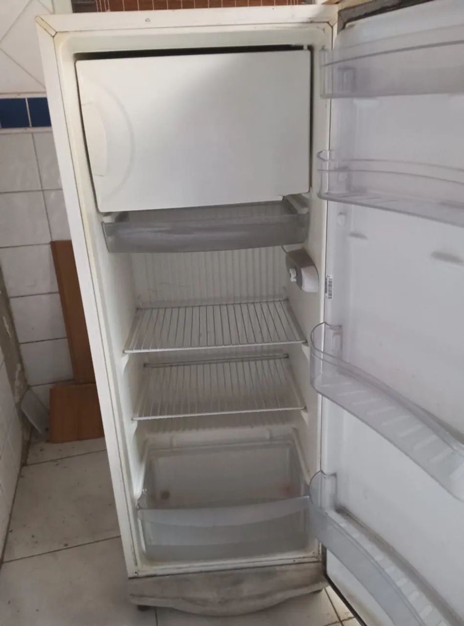 VENDO 2 GELADEIRAS em perfeito estado! - Foto 4