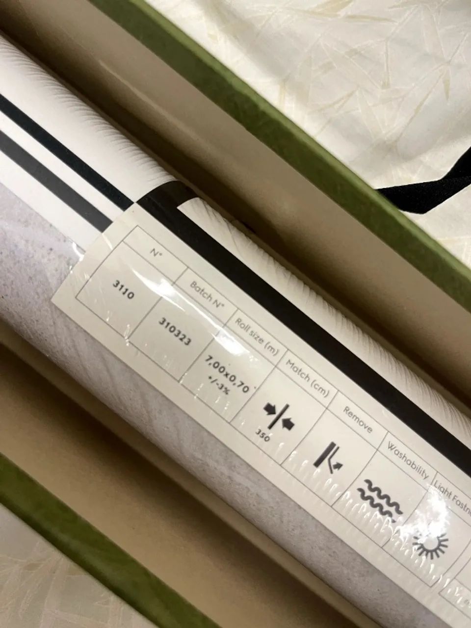 GUCCI 置き物　インテリア Papel de parede Gucci GUC 5177 3 rolos - Decorações Para Casa