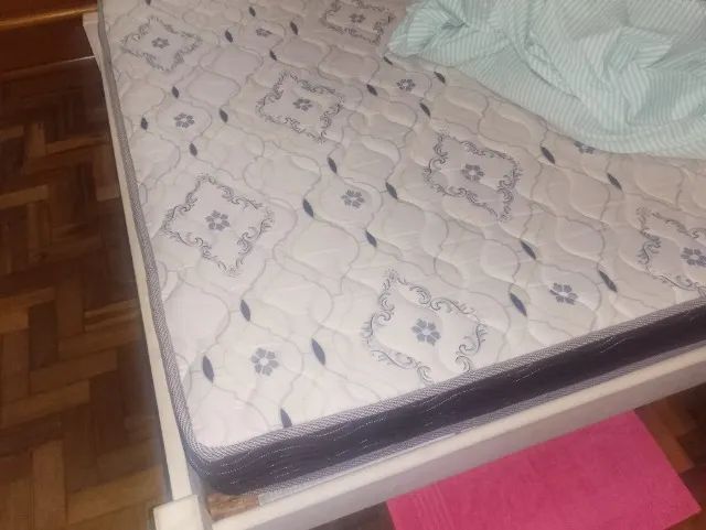 Colchão de casal D 33 em excelente estado.