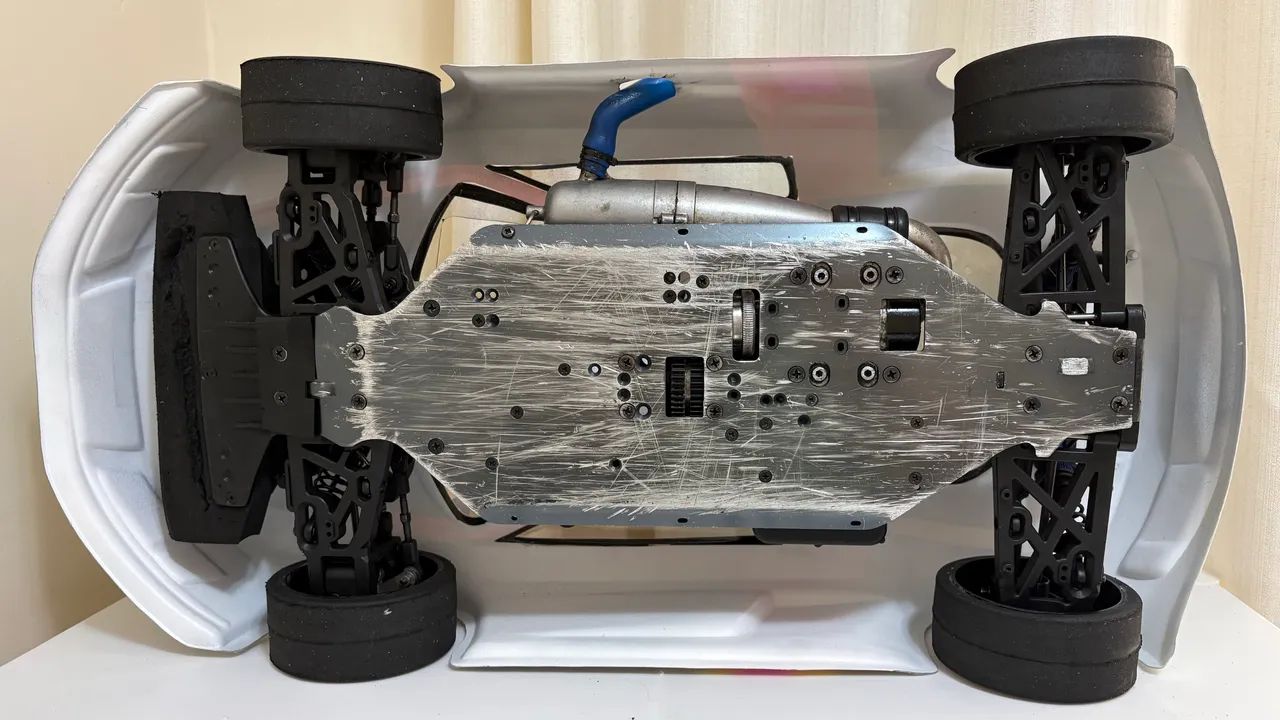 Automodelo 1/8 combustão  Kyosho GT2 seminovo revisado  - Foto 5