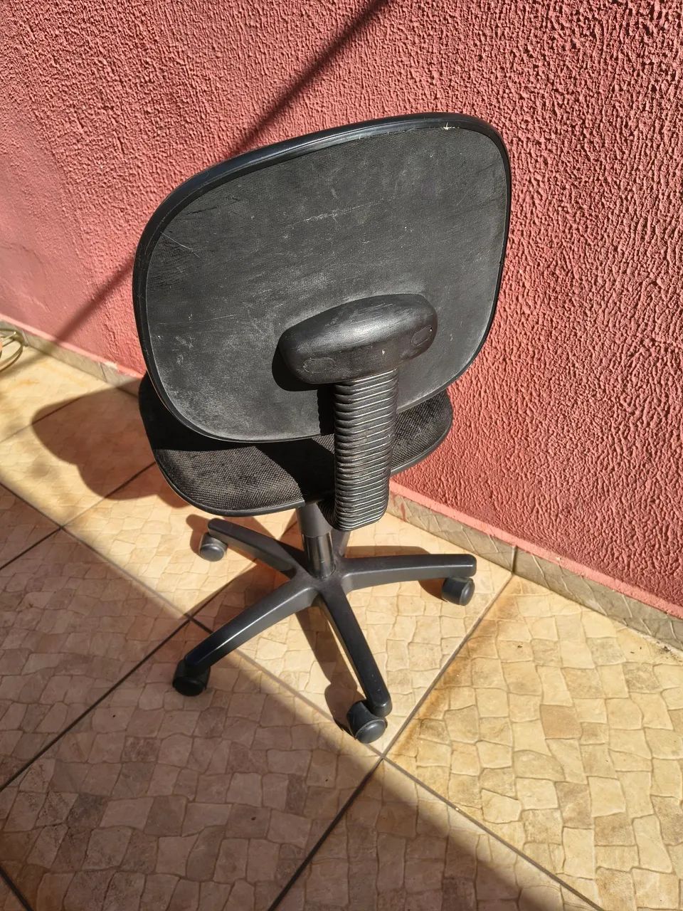 Cadeira de escritório simples - Foto 2