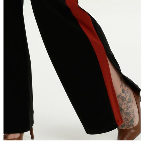Calça Plus size preta com detalhe vermelho - Foto 4