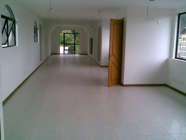 Loja no centro de Gramado. 117 m² . Acabamento e espera internet/ ar - Foto 3