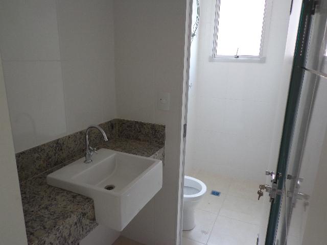 Apartamento com aproximadamente 72,80 m² com sala para 2 ambientes, 03 quartos sendo 01 su - Foto 7