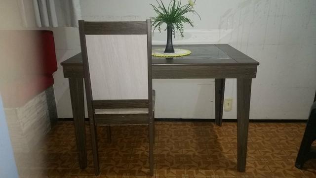 Vendo mesa+1 cadeira