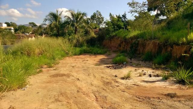 Terreno plano de 360m², Escriturado e Registrado, no Bairro Santa Mônica. Paralela a Rua d - Foto 2