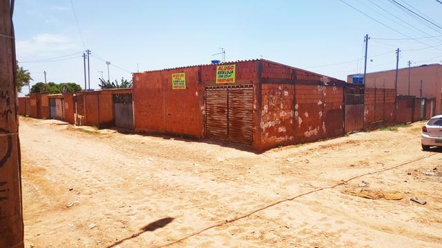 Casa com lote comercial