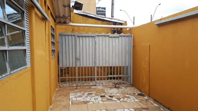 QNM 34 casa 2 quartos mai sobrado nos fundos com duas residencias