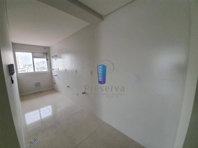 Apto dois quartos sendo uma suíte e ampla sacada - São Judas - itajaí - SC - Foto 3