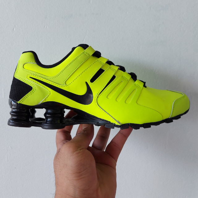 nike shox preto e amarelo