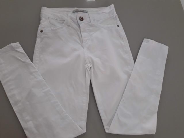 Calça branca semi nova