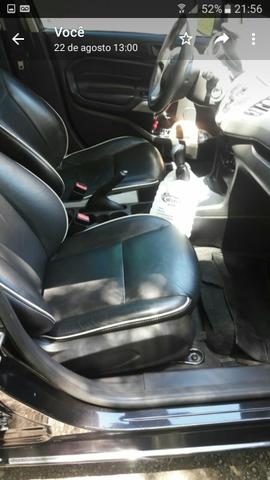 Vende-se New Fiesta sedan 2011