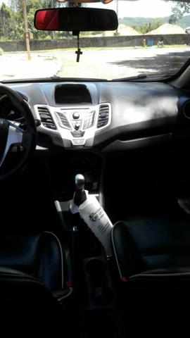 Vende-se New Fiesta sedan 2011 - Foto 2