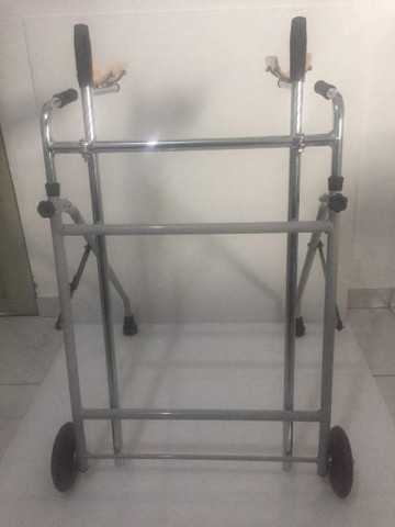 Andador triangular com apoio antebraço - Foto 2