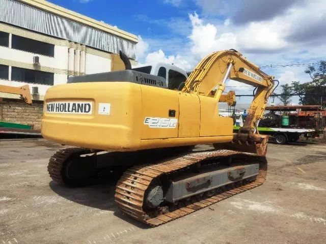 Escavadeira Hidráulica, marca New Holland, modelo E215LC, ano 2009 - Foto 2
