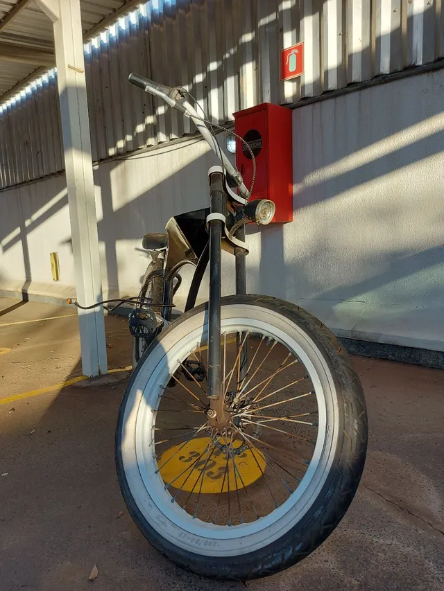 Motocicleta Da Velha Escola Com Rodas Grandes Bicicleta Do