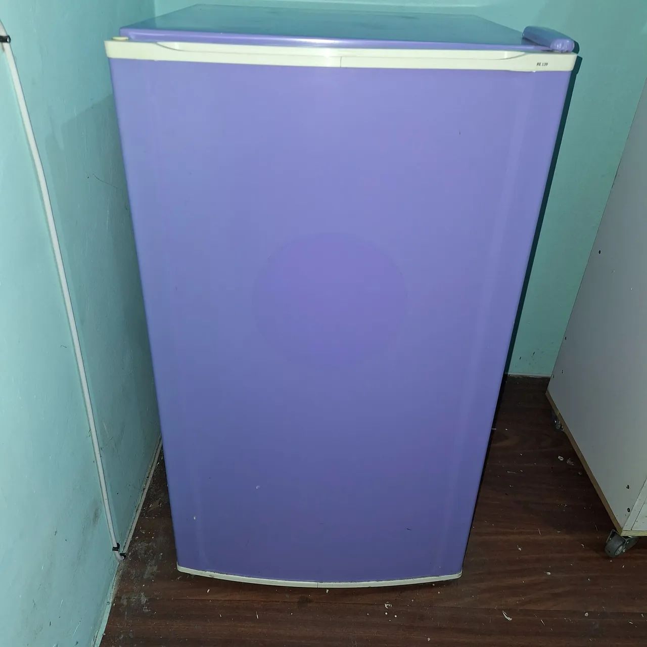 Frigobar Electrolux Re120 com 122 litros - Foto 2