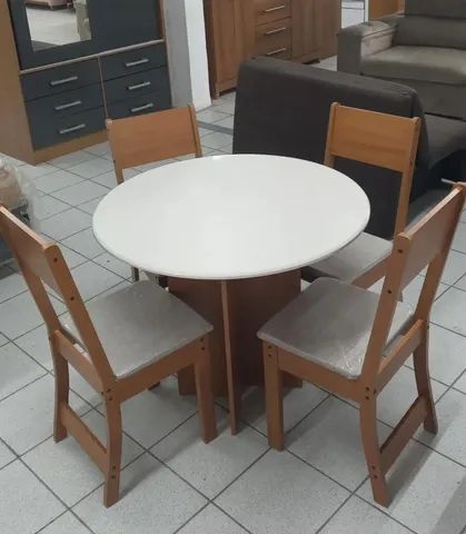 Mesa redonda 90x90 com 4 cadeiras 