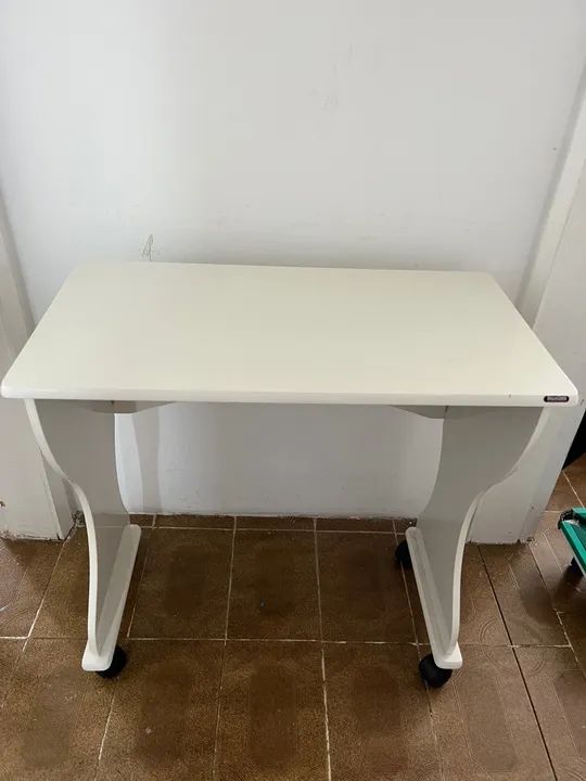 Mesa com rodinhas