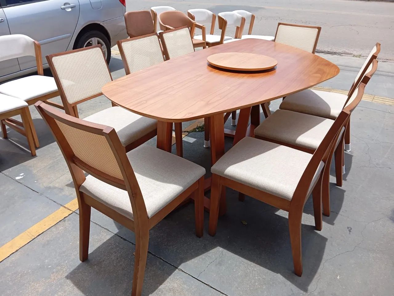 Linda mesa!! Para 8 lugares com cadeira de madeira maciça!! ()/ - Foto 3