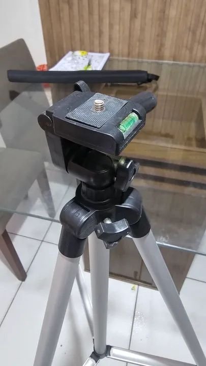 Tripé para Câmera - pouquíssimo uso - Ideal para Fotos e Vídeos - Foto 3