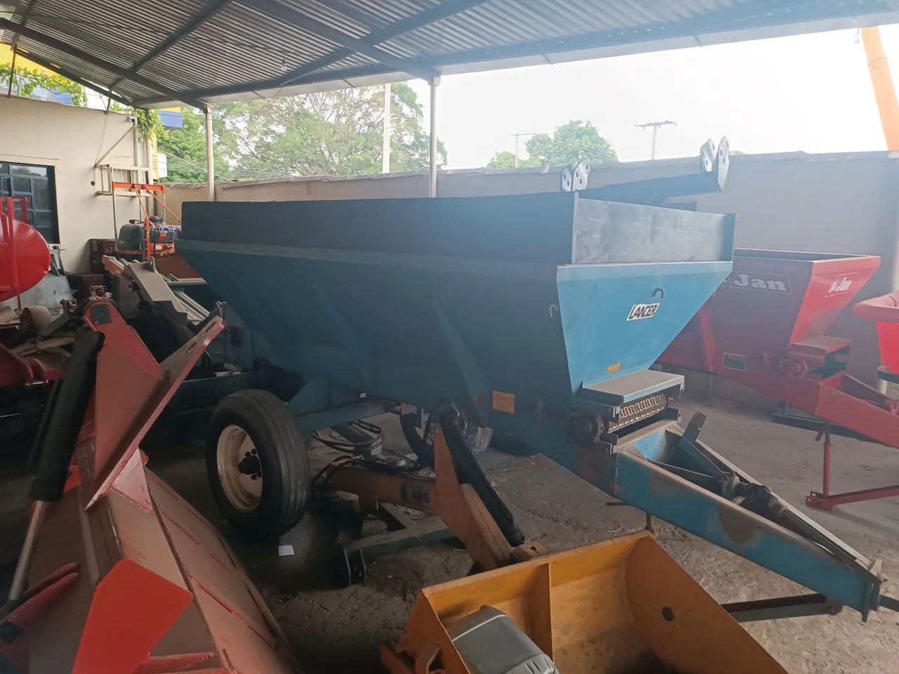 Distribuidor de Calcário Jan Lancer 2500 e 6000 kilos. - Foto 4