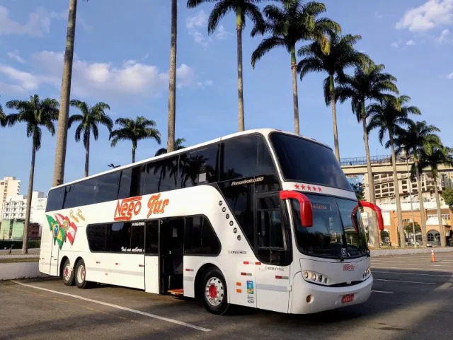 Ônibus DD panorâmico 2007 56 lugares