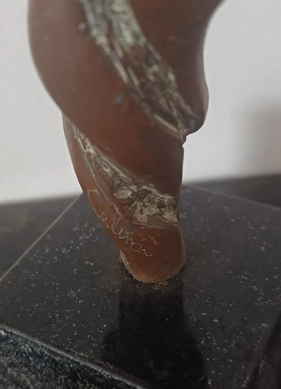 Celina Lisboa - Escultura em bronze assinada - 15 cm - Foto 4