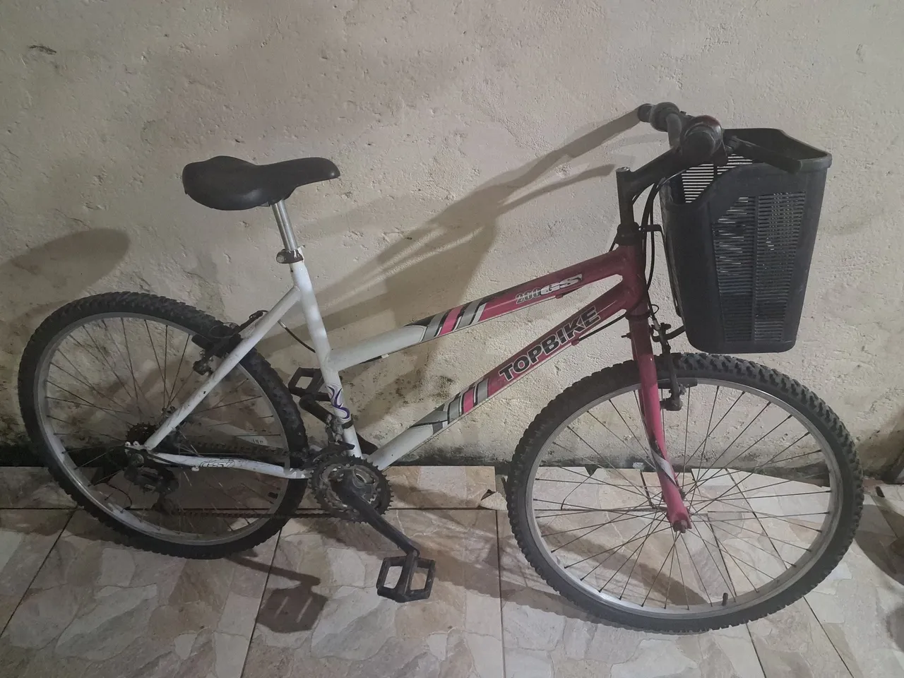 Bicicleta Topbike com cesta