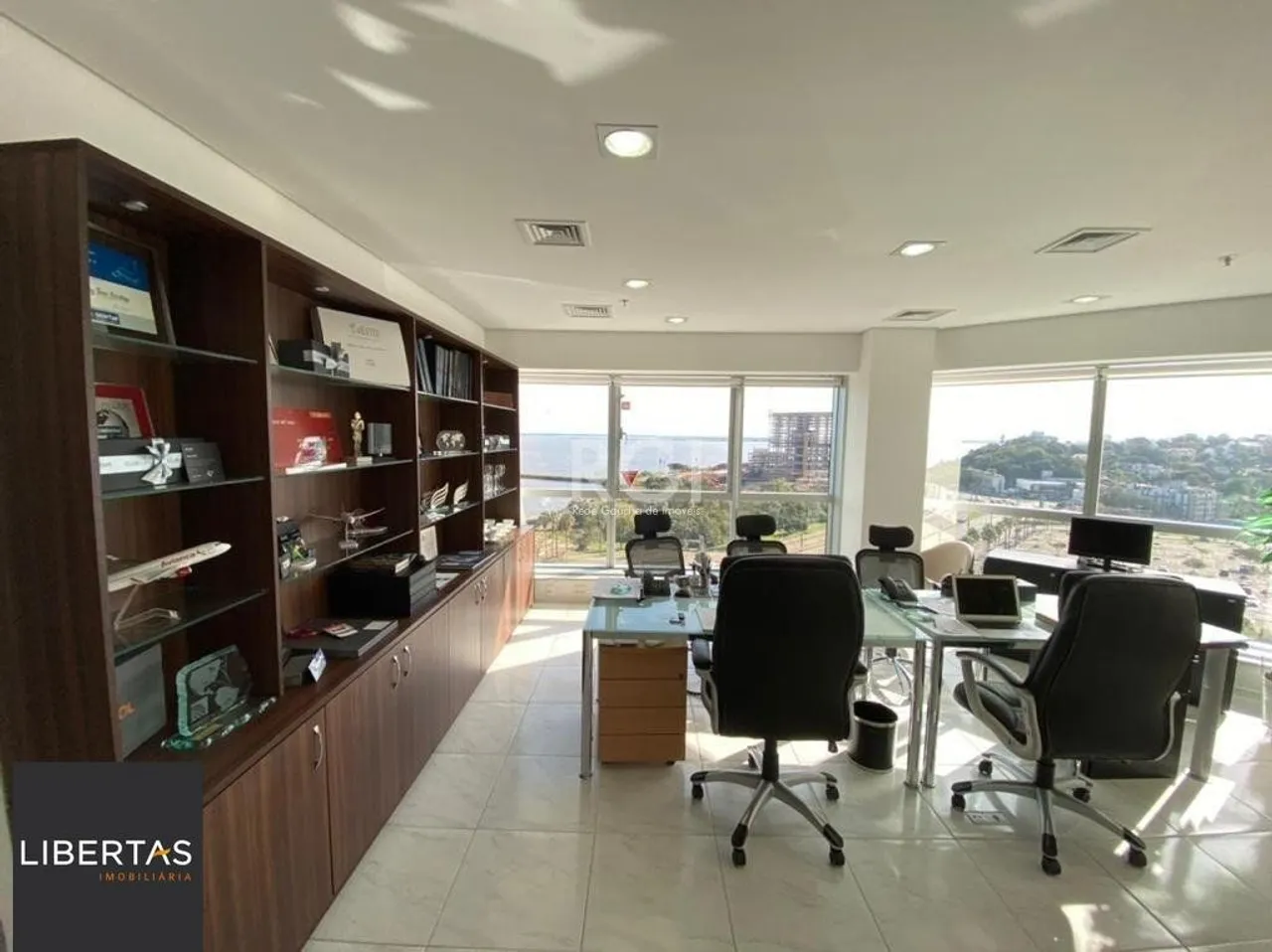 Salas Comerciais no nono andar , Imóvel MOBILIADO com 82,82 m2