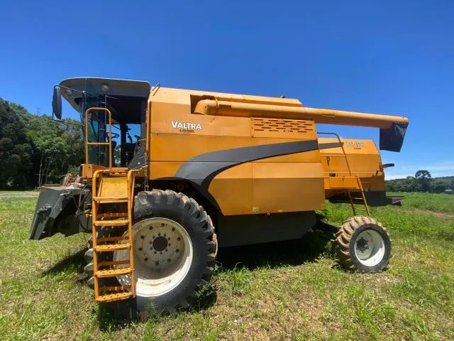 Colheitadeira Valtra - BC 4500, 20 pés, Duplada. Fabricação 2011
