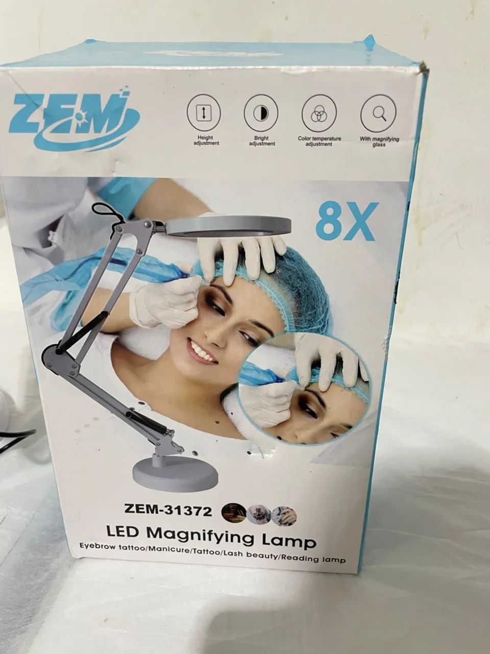 Luminária LED com Lente de Aumento 8X para Maquiagem e Sobrancelhas