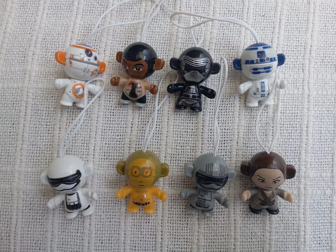 Coleção Kinder Ovo Star Wars + Stand Estrela da Morte - 17 peças - Foto 2