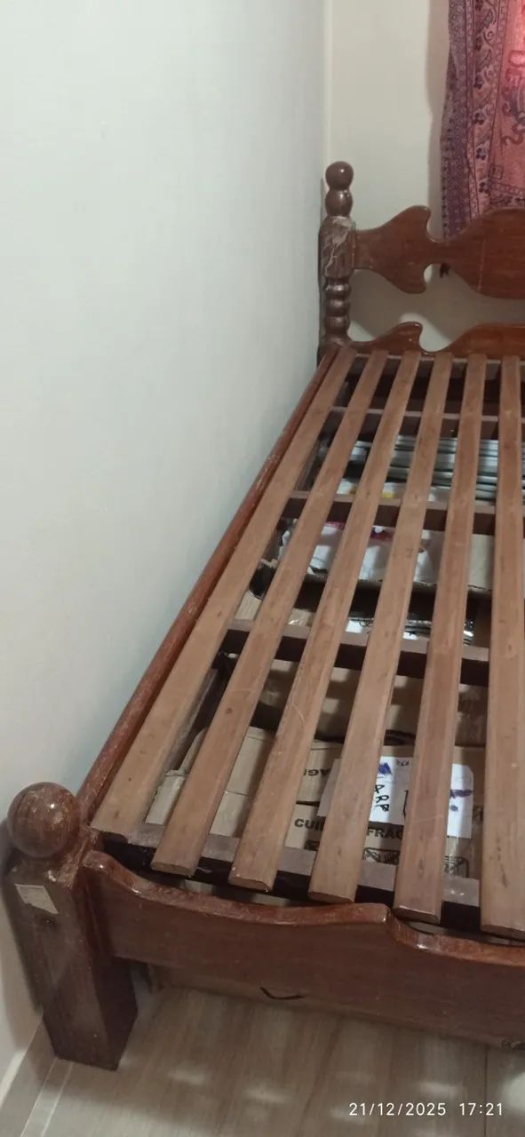 Cama de Casal de Madeira Maciça - Foto 4