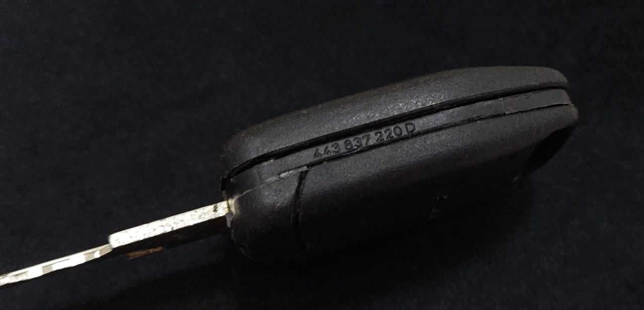 Original Audi RS2 key, in excellent condition.64661830288898122