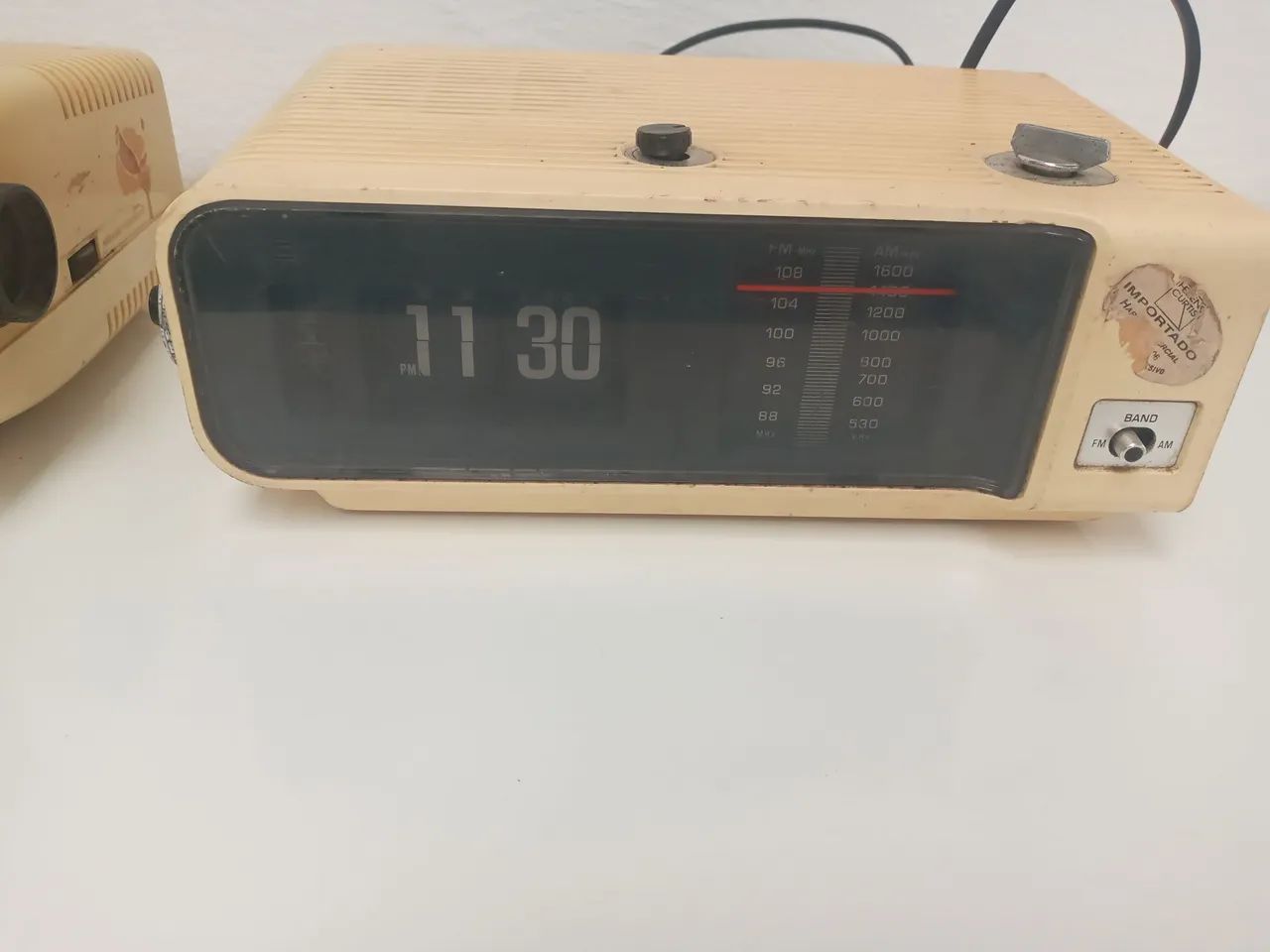 Lote com 2 radios relogios antigos - Foto 3