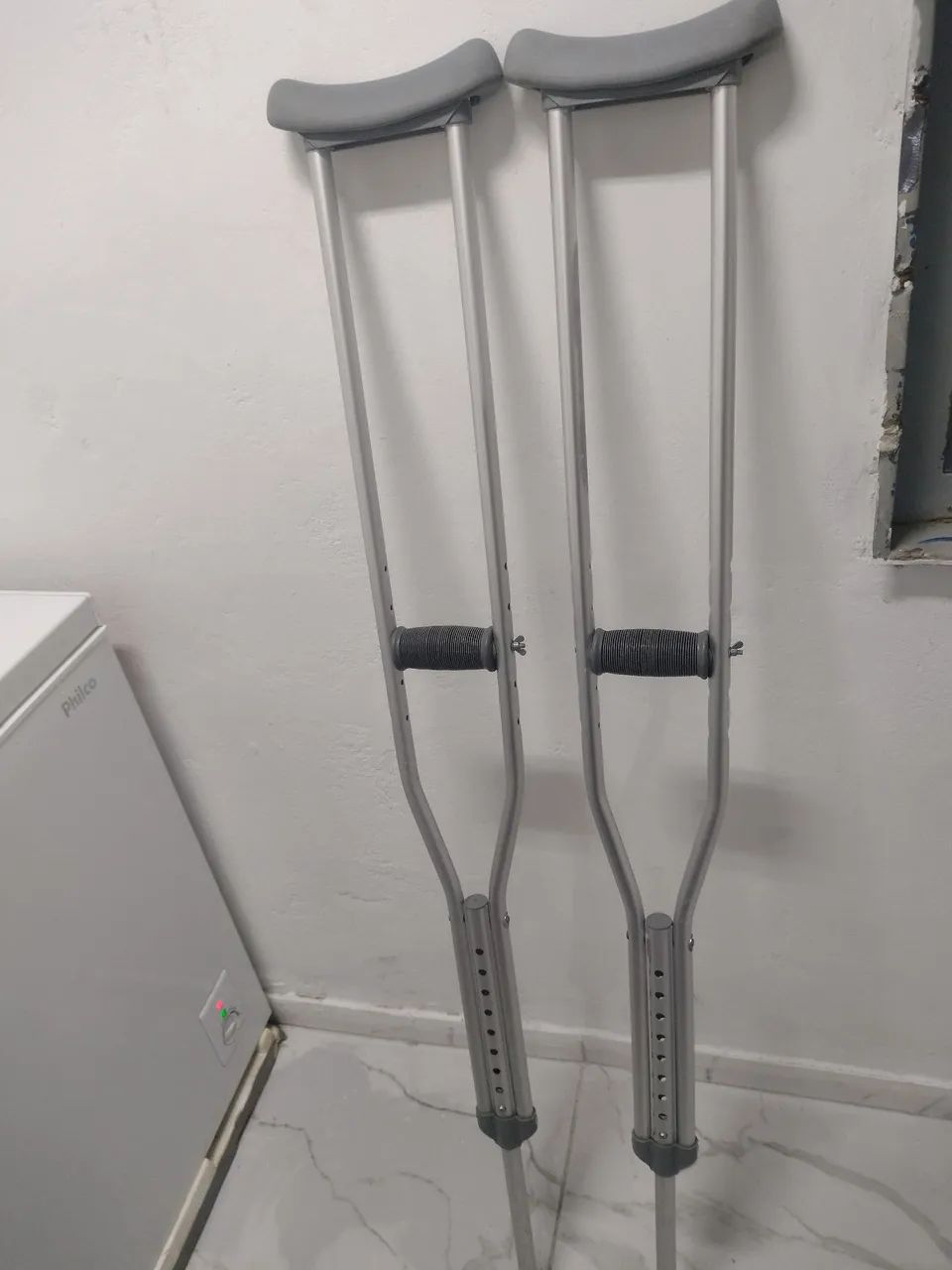 Vendo par de muletas semi nova barato  - Foto 3