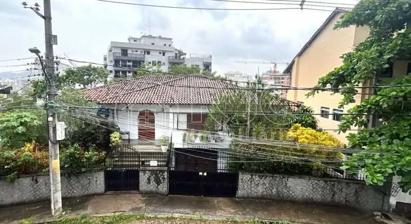 Imóvel para venda tem 270 metros quadrados com 5 quartos em Tijuca - Rio de Janeiro - RJ