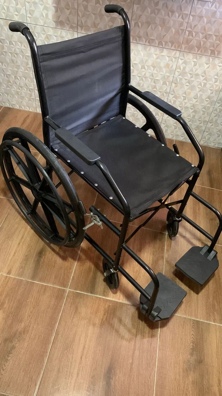 Cadeira de rodas seminova (para vir buscar)
