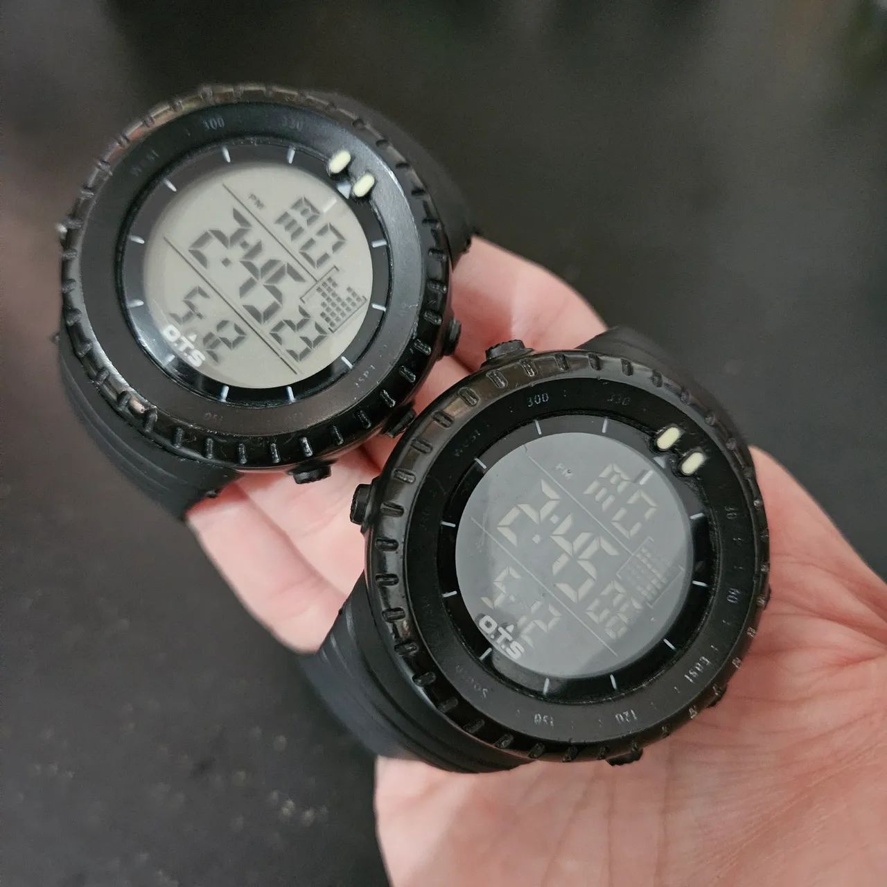 Relógio de pulso OTS (os 2 por 150 reais)