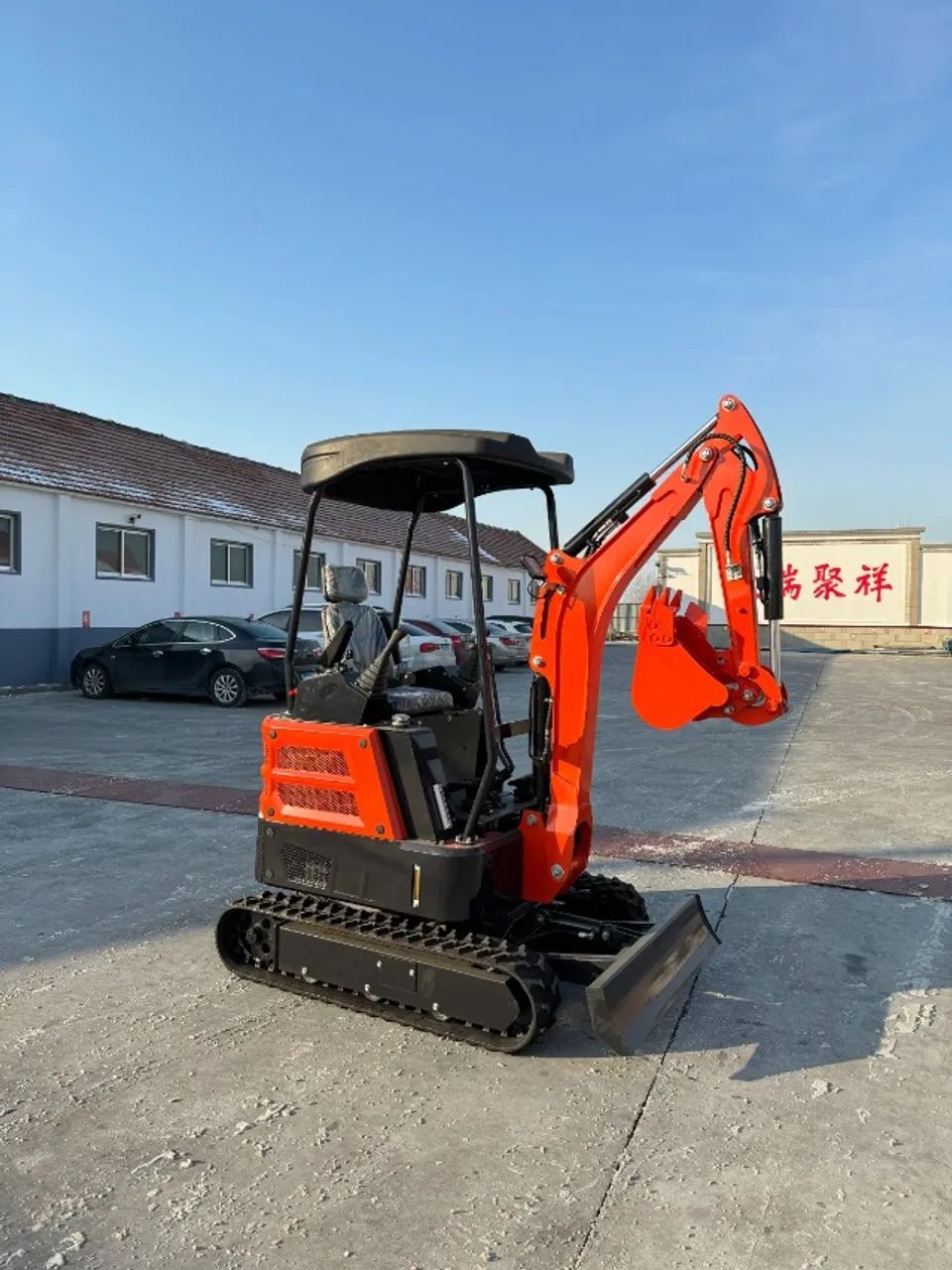 Mini Escavadeira Diesel (Kubota) 2,5T Giro Zero  - Foto 4
