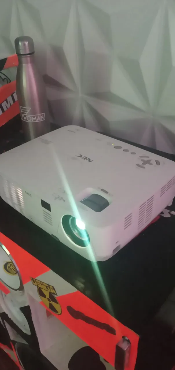 Projetor NEC NP07LP 2600lumens