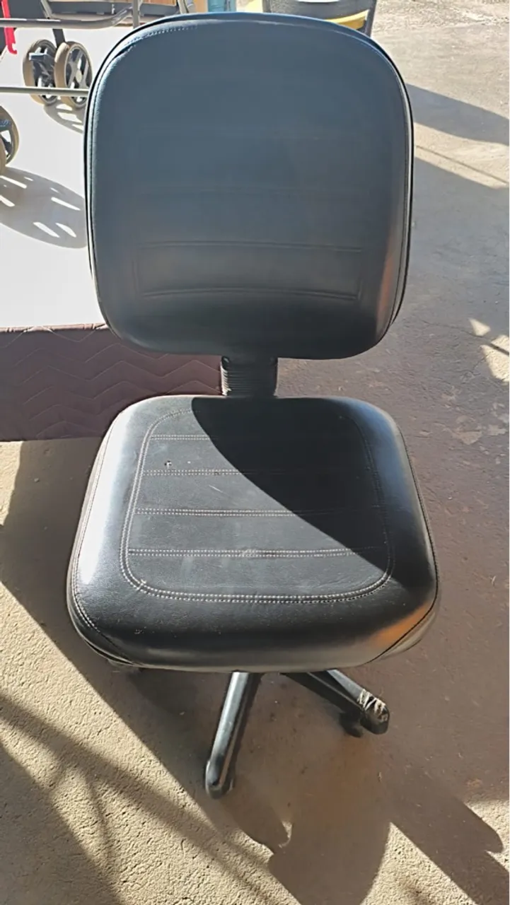 Cadeira de Escritório Ergonômica em Couro